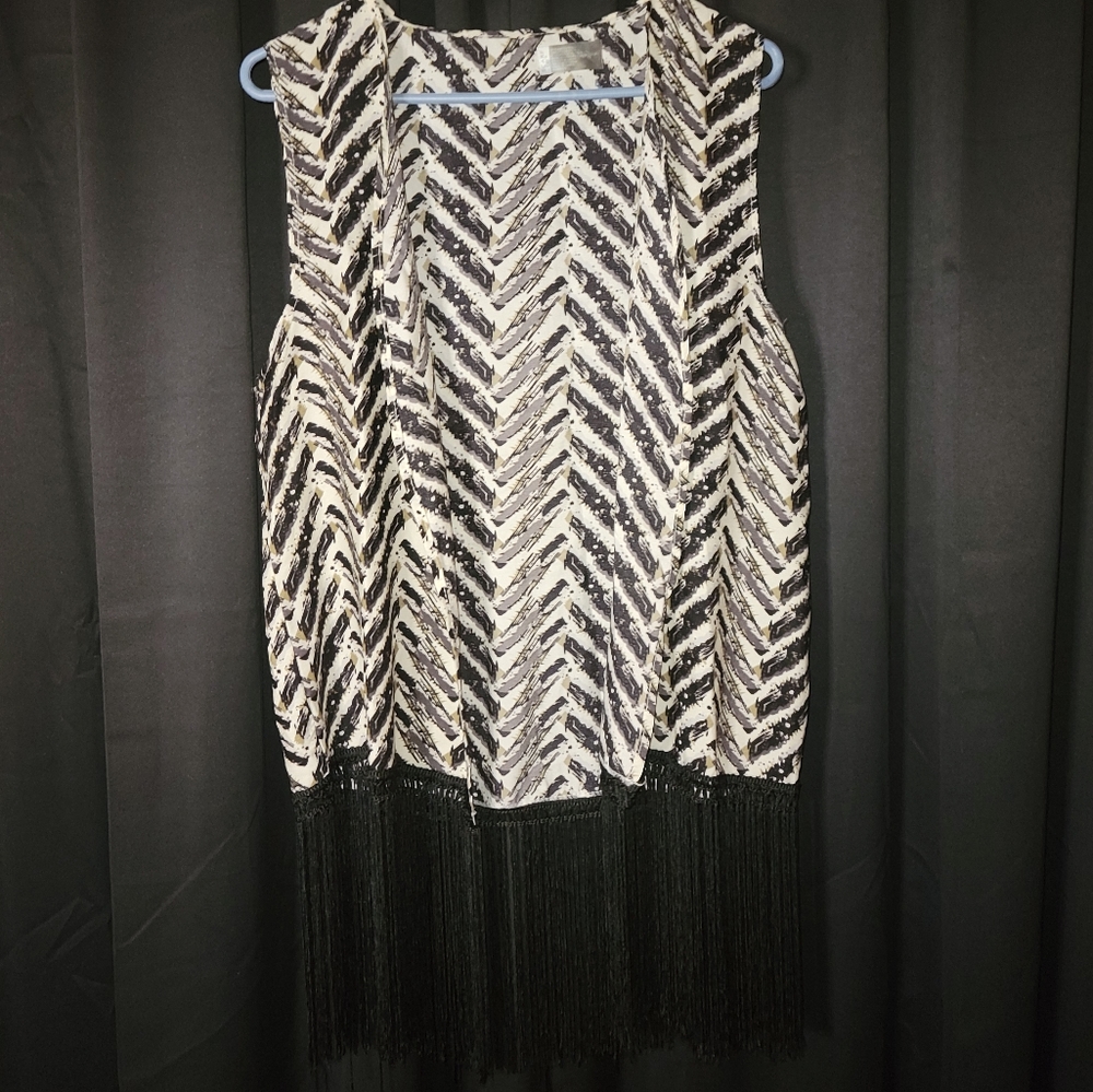 D&Y Scarf One Size Vest Cardigan Like Medium Black and White Chevron Print